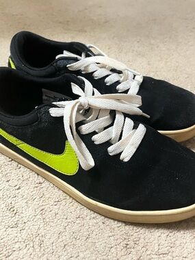 ੈ✩‧₊˚ nike low top black shoes